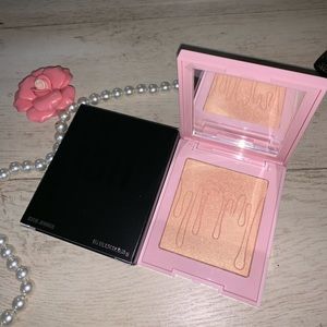 Kylie Cheers Darling